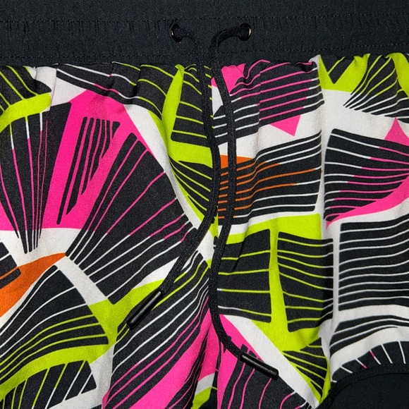 Fabletics Carrie Geometric Running shorts - Picture 2 of 4